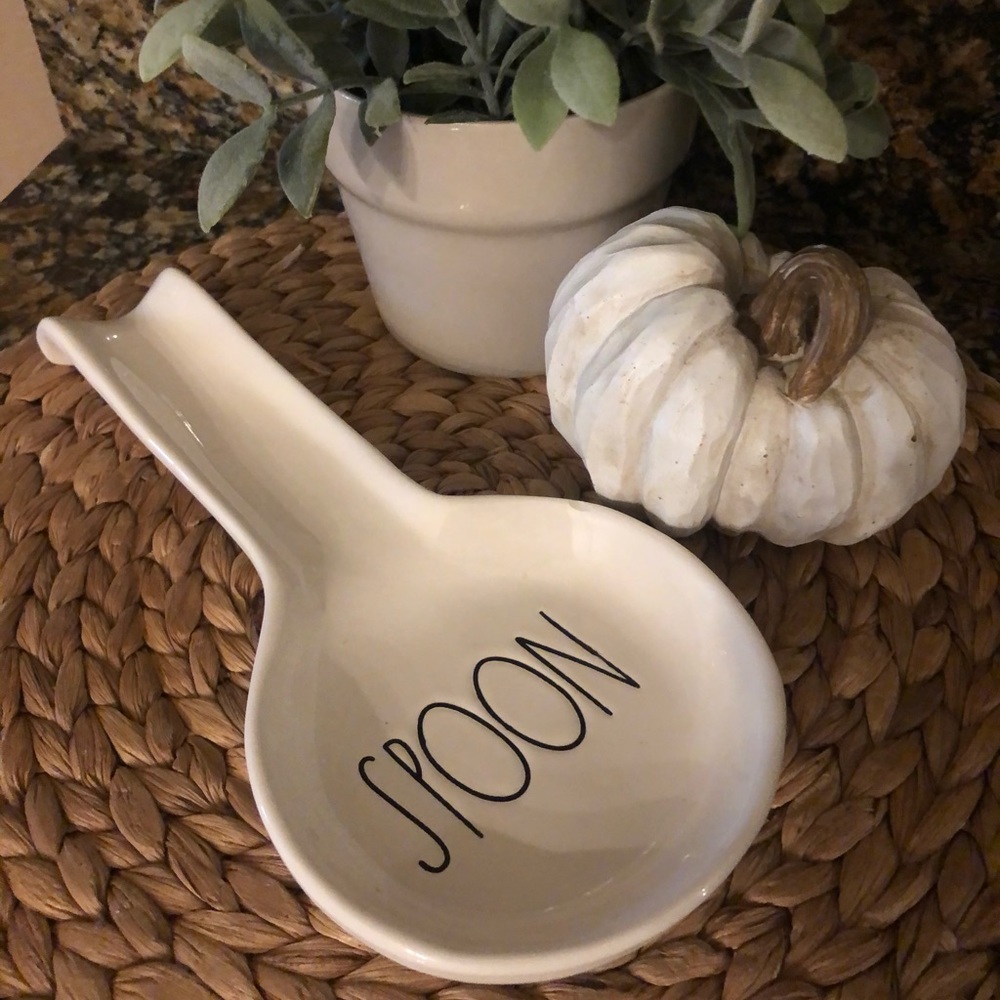 Rae Dunn Brand New “Spoon” holder.